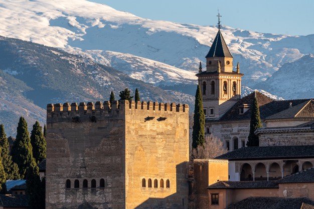 Wie lange dauert die Besichtigung der Alhambra? 2 Wie lange dauert es, die Alhambra zu besichtigen?