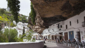 Que ver cerca de Ronda: Setenild e las Bodegas.