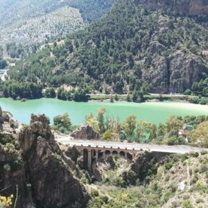 El Chorro y el embalse del Conde de Guadalhorce, en el Desfiladero de los Gaitanes