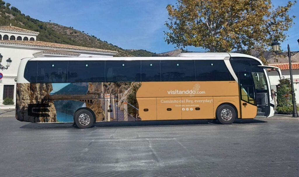 ¿Desde dónde me recoge el autobús? Encuentra tu punto de recogida para las excursiones de Visitanddo.com 1 Diseno sin titulo 1