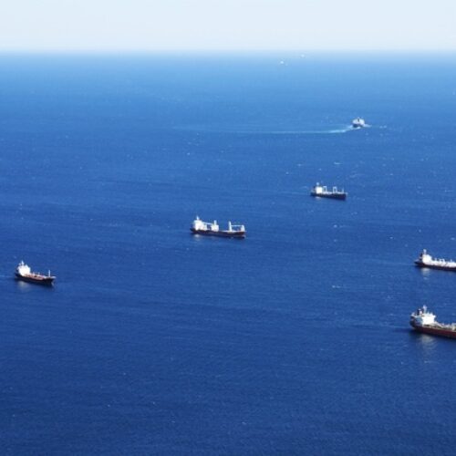 disparo-alto-angulo-barcos-navegando-mar-gibraltar_181624-29947 (1)