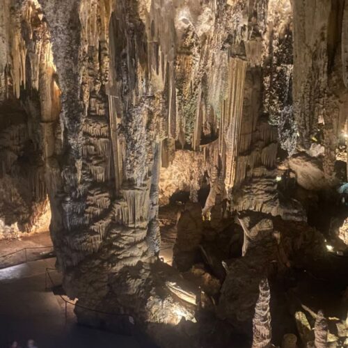 estalactitas y estalagmitas de las Cuevas de nerja